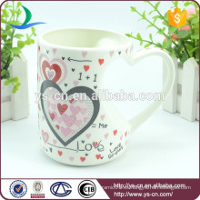 Taza de cerámica de la novedad de la venta al por mayor caliente de la venta con diseño del amor en China